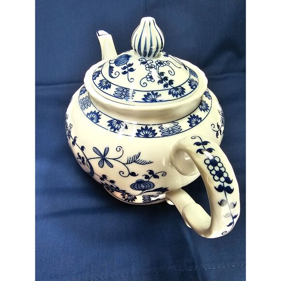 Vienna Woods Fine China Blue Onion Pattern Teapot Seymour Mann, Vintage - Picture 4 of 9